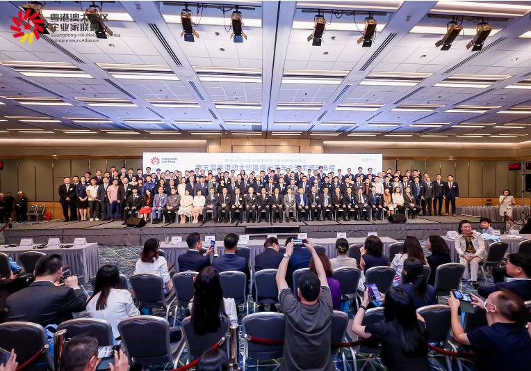 星空体育网页版,星空体育（中国）官方网站登录界面（01735.HK）董事长余竹云受邀出席粤港澳大湾区杰出青年企业家颁奖典礼