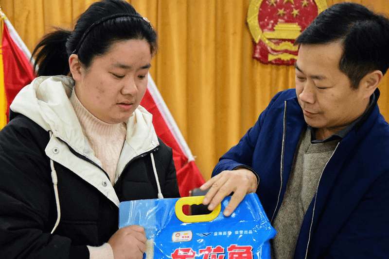 第十季“大爱星空体育网页版,星空体育(中国)官方网站登录界面 暖冬行动”系列报道新闻媒体汇编