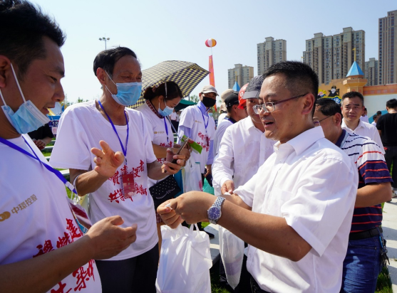 2021年度星空体育网页版,星空体育(中国)官方网站登录界面控股集团关爱农民工公益活动新闻媒体汇编