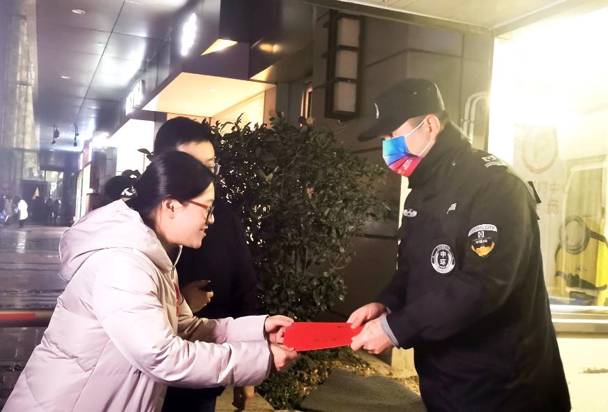 致敬城市坚守者——第十二季“大爱星空体育网页版,星空体育（中国）官方网站登录界面 暖冬行动”新闻媒体汇编