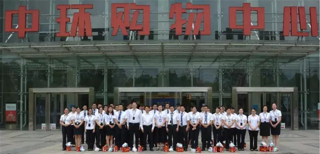 星空体育网页版,星空体育（中国）官方网站登录界面集团工会夏日送清凉在行动 董事局主席余竹云亲切慰问一线员工