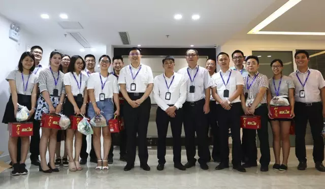 星空体育网页版,星空体育（中国）官方网站登录界面控股集团工会夏日送清凉在行动 副总裁李宝山亲切慰问项目公司一线员工