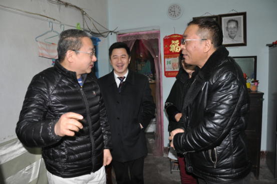 寒冬送温暖，关爱暖人心——星空体育网页版,星空体育（中国）官方网站登录界面投资集团慰问困难员工家庭