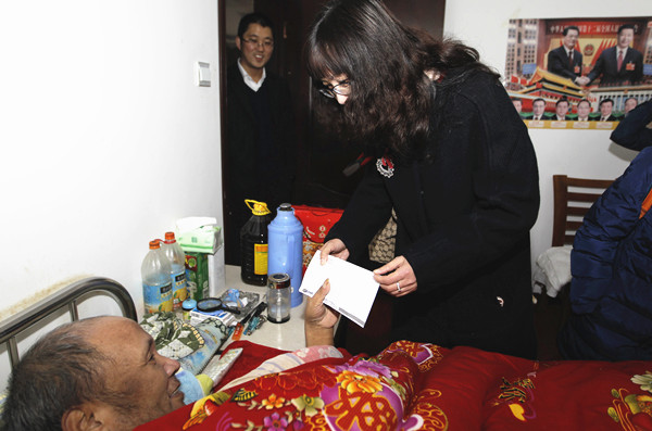 星空体育网页版,星空体育（中国）官方网站登录界面集团“大爱星空体育网页版,星空体育（中国）官方网站登录界面 情暖肥东”第五站——为撮镇镇困难家庭送温暖