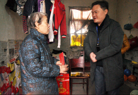 大爱星空体育网页版,星空体育（中国）官方网站登录界面 情暖童心 星空体育网页版,星空体育（中国）官方网站登录界面投资集团志愿者团队雨中送温暖