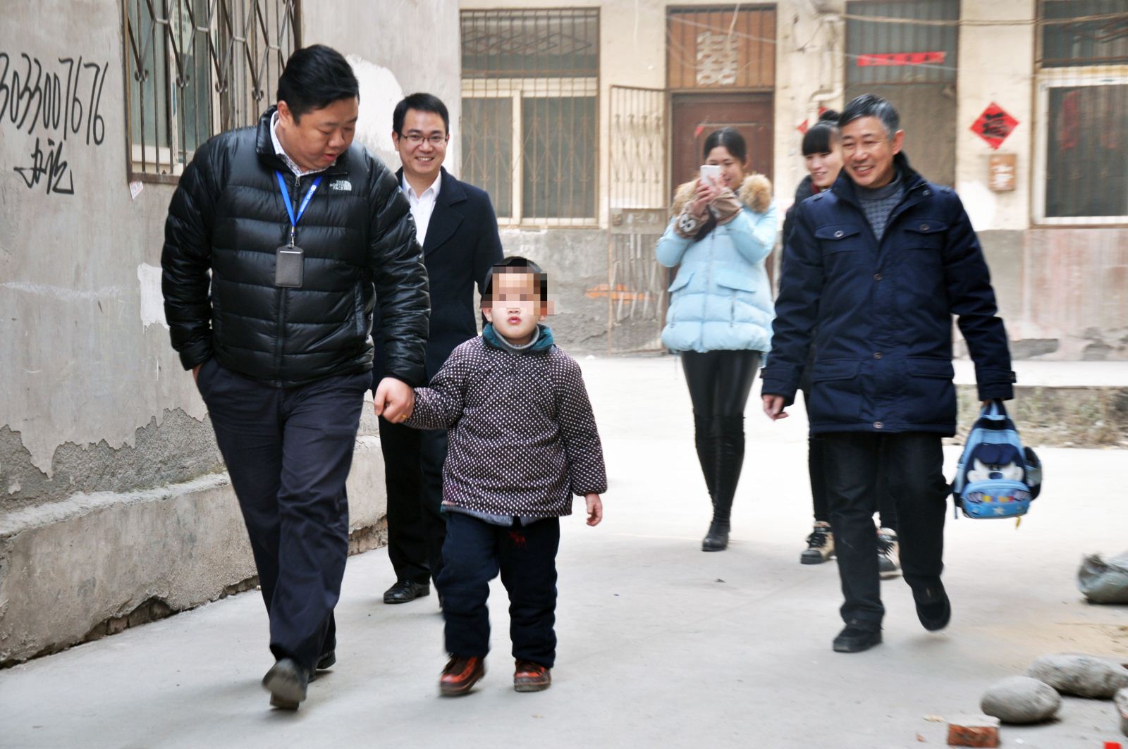 大爱星空体育网页版,星空体育（中国）官方网站登录界面 情暖童心 “暖冬行动”第二站看望留守家庭　老人弱儿令人揪心