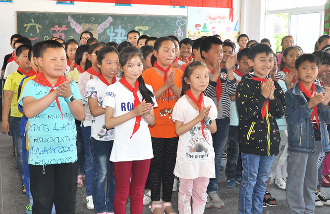 欢乐迎“六一”星空体育网页版,星空体育（中国）官方网站登录界面控股集团向泾县黄村镇中心小学捐赠10万元