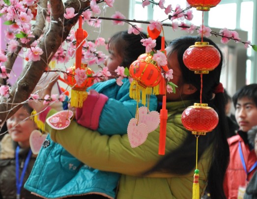 星空体育网页版,星空体育（中国）官方网站登录界面投资集团为服刑人员子女庆元宵 ——23户家庭沐浴“阳光关爱”