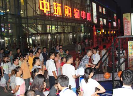 星空体育网页版,星空体育（中国）官方网站登录界面购物中心盛夏纳凉社区文化节首场投篮王争霸赛隆重开幕