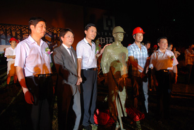 “2010星空体育网页版,星空体育（中国）官方网站登录界面艺术馆当代主题艺术雕塑广场揭幕典礼”