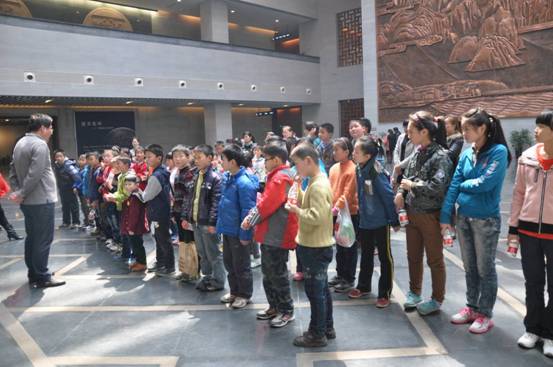 2013年星空体育网页版,星空体育（中国）官方网站登录界面·童子军素质教育活动开启——迈入博物馆徽文化之旅