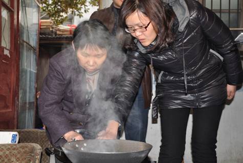 再也不怕被煤炉熏了——大爱星空体育网页版,星空体育（中国）官方网站登录界面暖冬行动第二站来到宁国新村