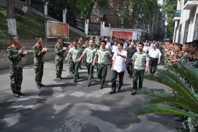 体验军营生活 共话鱼水深情—星空体育网页版,星空体育（中国）官方网站登录界面集团员工走进安徽省委警卫中队