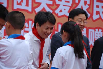 星空体育网页版,星空体育（中国）官方网站登录界面投资集团为农民工子女庆“六一”