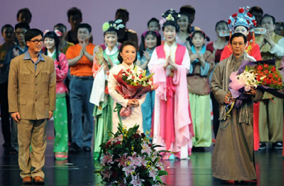 黄梅戏剧《严凤英》在皖演出 星空体育网页版,星空体育（中国）官方网站登录界面捐资45万元助力