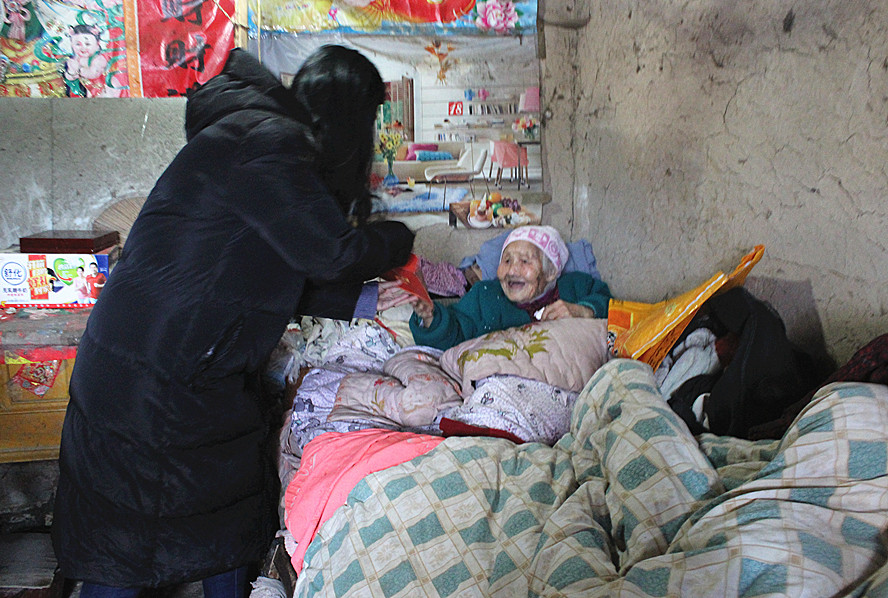 传递爱心 坚持公益——“大爱星空体育网页版,星空体育（中国）官方网站登录界面 情暖泉城”暖冬行动第四站在行动