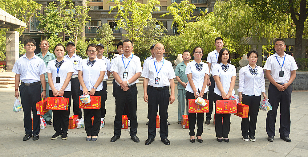 星空体育网页版,星空体育（中国）官方网站登录界面控股集团工会夏日送清凉在行动 集团副总裁白翃慰问一线员工