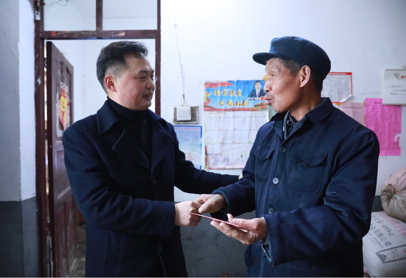 学习机助力留守儿童成长——“大爱星空体育网页版,星空体育（中国）官方网站登录界面 情暖阜阳”暖冬行动第一站