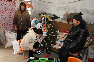 8岁儿童的第一件玩具——“大爱星空体育网页版,星空体育（中国）官方网站登录界面 情暖阜阳”暖冬行动第七站