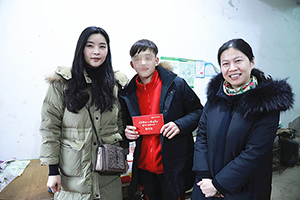 新年新衣裳  温暖留守少年郎——“大爱星空体育网页版,星空体育（中国）官方网站登录界面 情暖阜阳”暖冬行动第四站