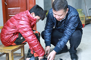 新棉衣温暖孝顺好少年——“大爱星空体育网页版,星空体育（中国）官方网站登录界面 情暖阜阳”第九季暖冬行动第二站