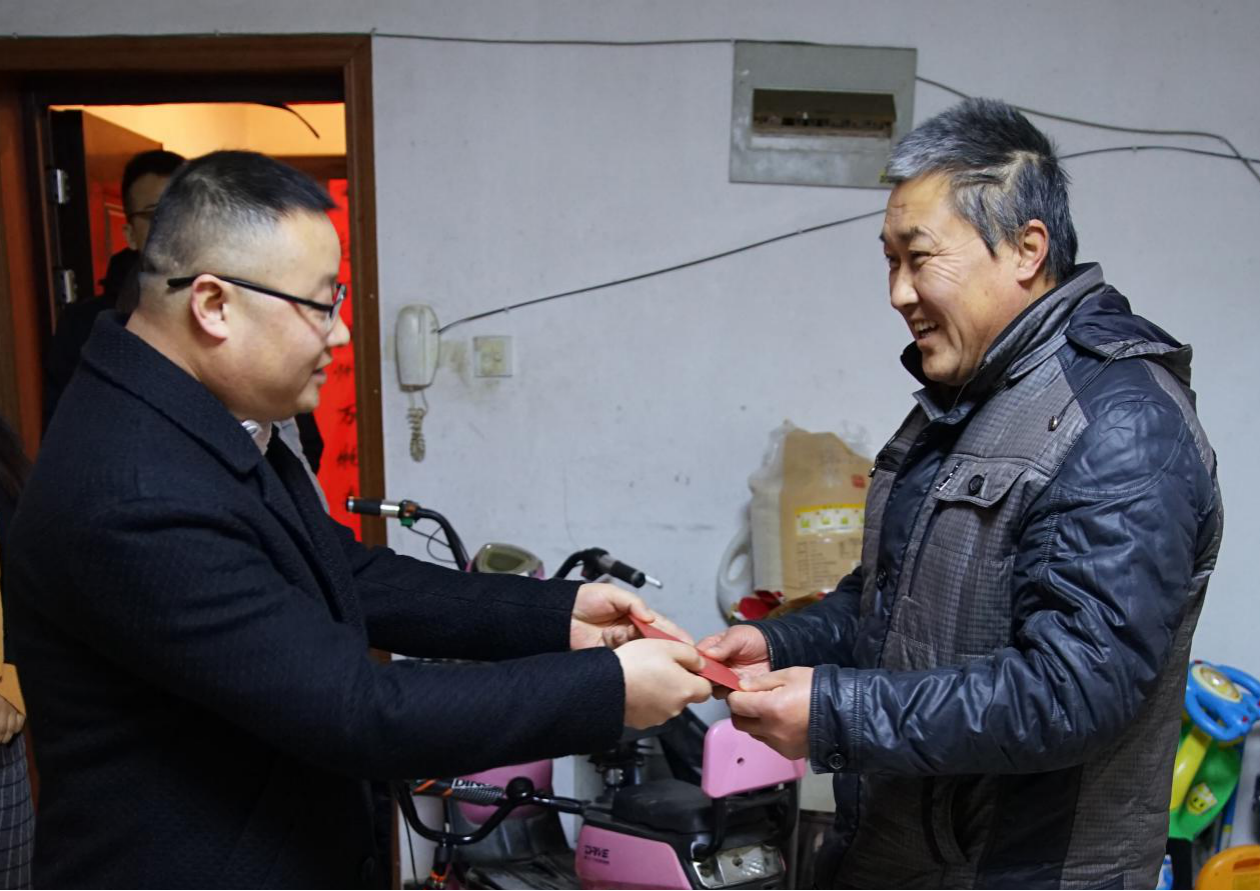 用爱和心照亮前行路 ——星空体育网页版,星空体育（中国）官方网站登录界面控股集团第十季“大爱星空体育网页版,星空体育（中国）官方网站登录界面 暖冬行动”第四站