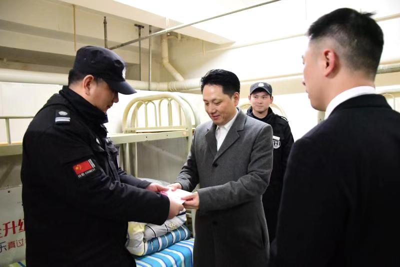 余竹云董事长春节前慰问困难员工