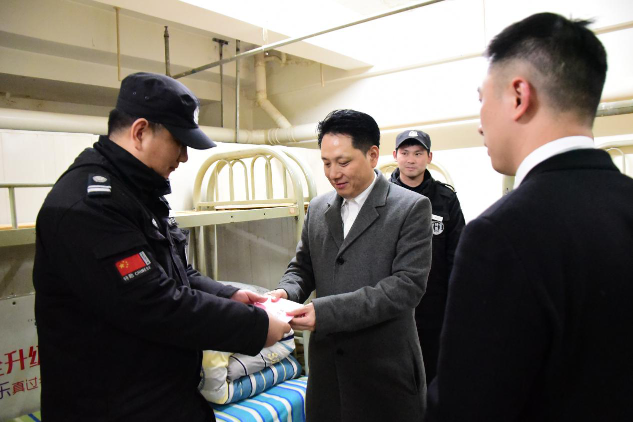 余竹云董事长春节前慰问困难员工