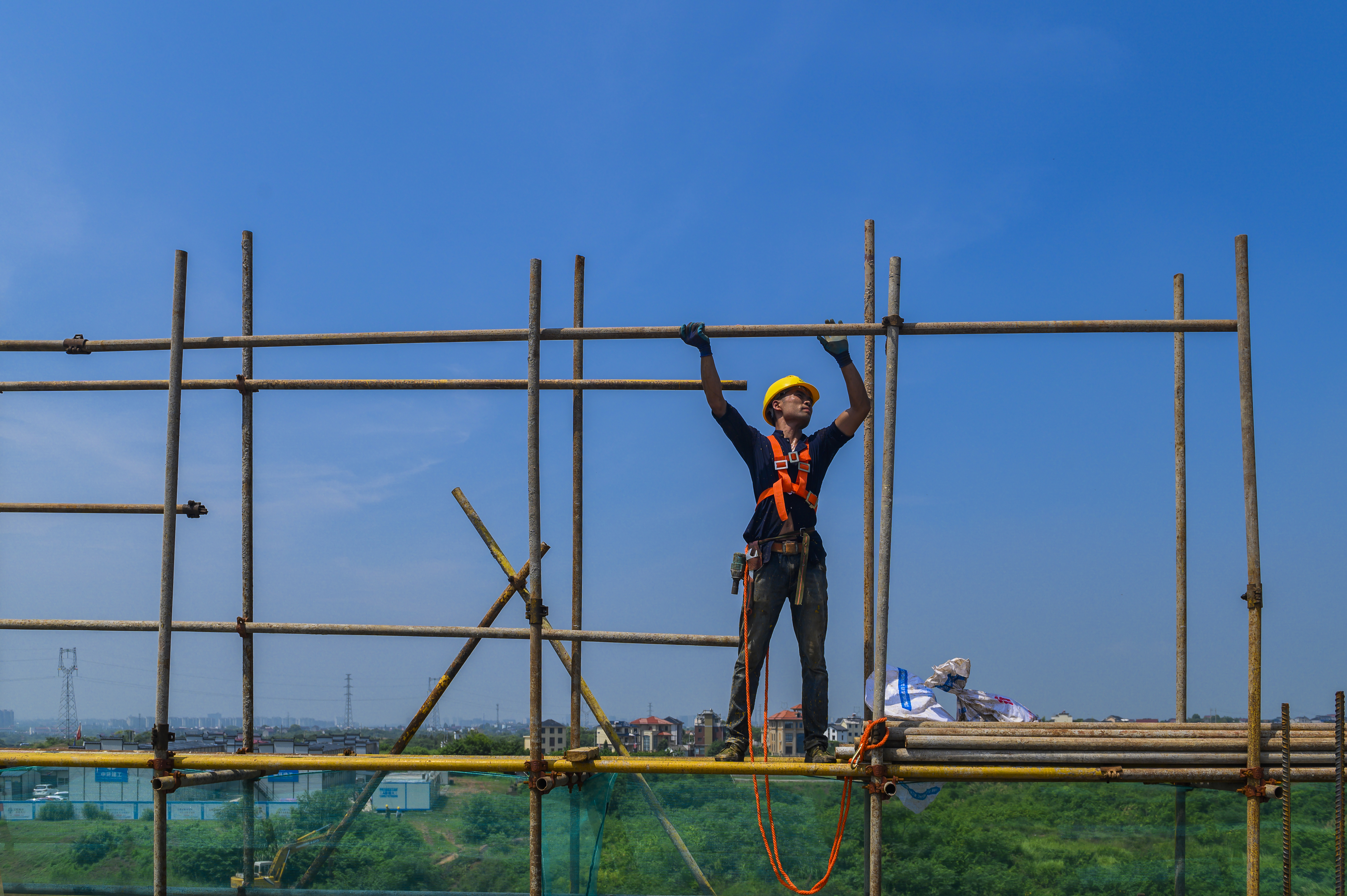 #城市建设者背后的故事之一#高空中的“蜘蛛人”