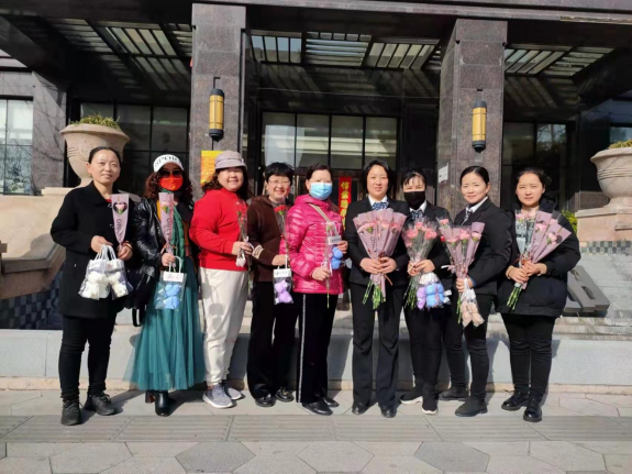 中港物业开展“浪漫少女心 魅力女神节”主题活动