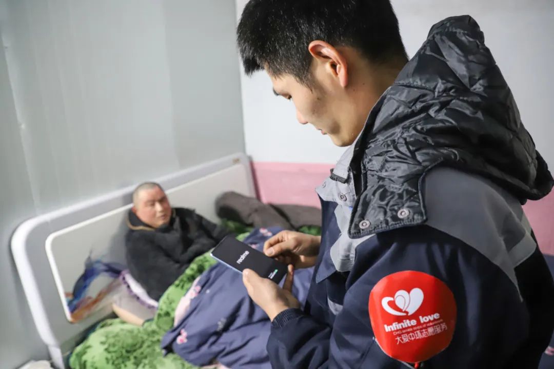 物资抚人心 “offer”许未来——第十三季“大爱星空体育网页版,星空体育（中国）官方网站登录界面 暖冬行动”第四站
